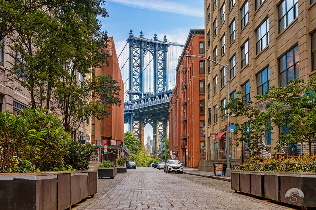 The Manhattan bridge as seen from Brooklyn